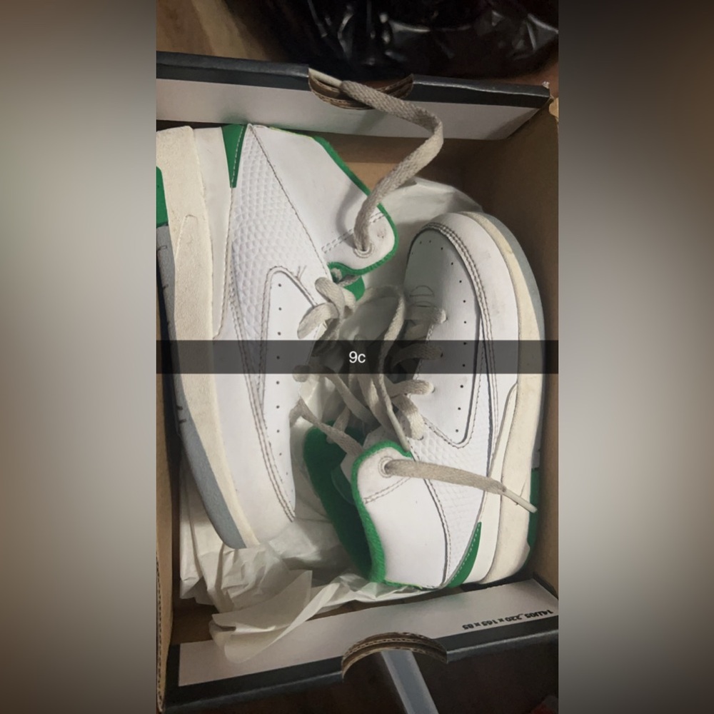 Gently used can send video if needed .No crease Most sipped off.New shoe strings